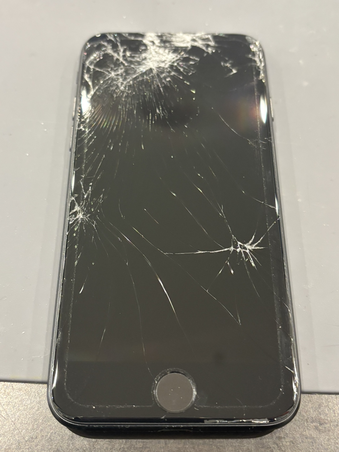 【修理実例】iPhoneSE2画面交換修理