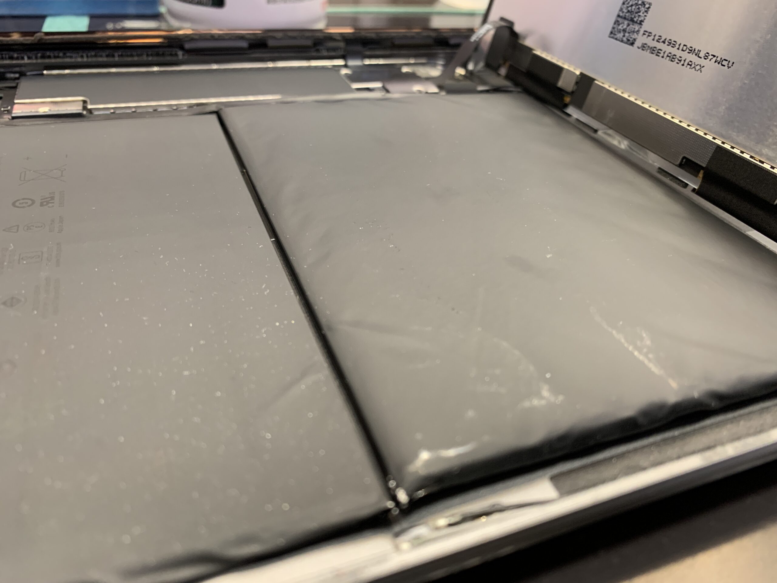 【修理実例】iPad9膨張バッテリー交換